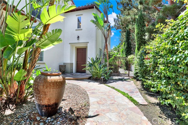 2 Grapevine, Irvine CA: https://media.crmls.org/medias/82fee947-fc21-45a1-92be-214c3857defd.jpg