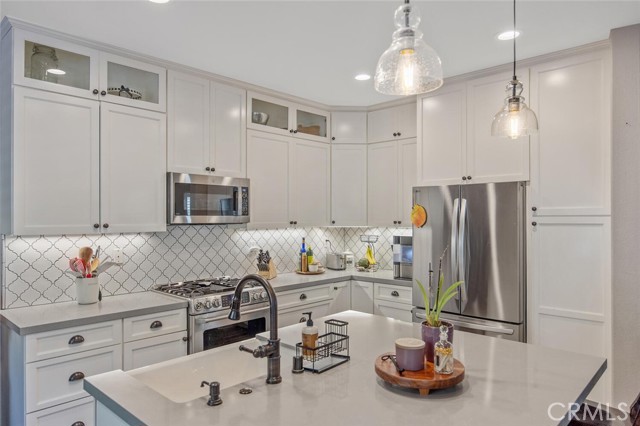 Detail Gallery Image 16 of 45 For 24137 Tango Dr, Valencia,  CA 91354 - 4 Beds | 3 Baths