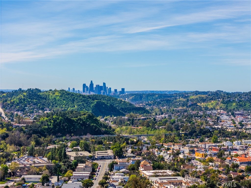 https://media.crmls.org/medias/83003757-a980-49d8-9f6a-dfdfaf7863cf.jpg?preset=X-Large