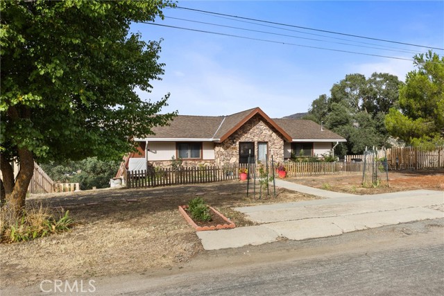 Detail Gallery Image 2 of 68 For 22801 Fran Dr, Tehachapi,  CA 93561 - 5 Beds | 2 Baths