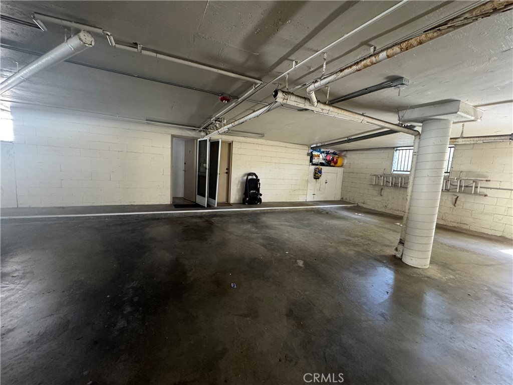 https://media.crmls.org/medias/83011d06-89a3-44ba-8d8a-f492a1796a3e.jpg?preset=X-Large