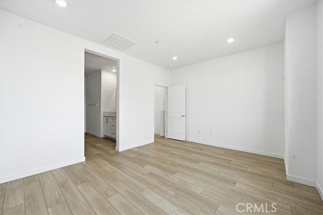 Detail Gallery Image 16 of 27 For 27341 Bear Creek Ln, Valencia,  CA 91381 - 3 Beds | 3/1 Baths