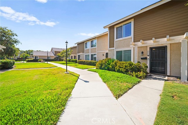 Detail Gallery Image 21 of 27 For 2921 S Sycamore St #E,  Santa Ana,  CA 92707 - 3 Beds | 1/1 Baths