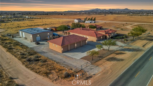 Detail Gallery Image 1 of 75 For 11042 Joshua Rd, Apple Valley,  CA 92308 - 4 Beds | 4 Baths