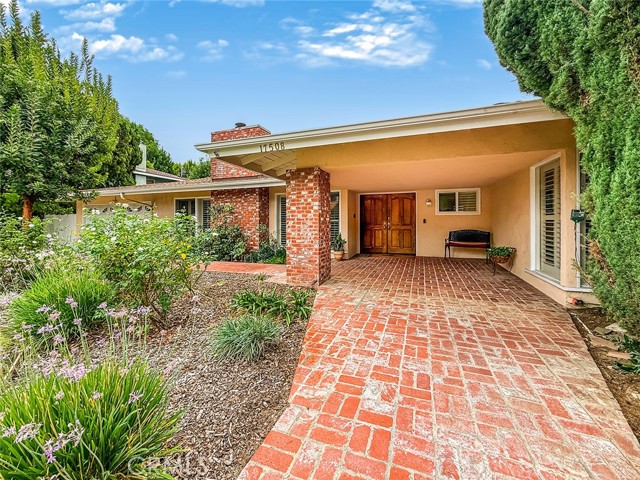 17508 Marilla Street photo 4