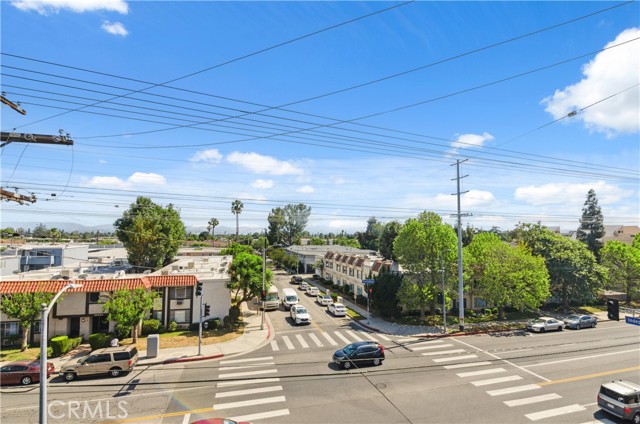 8710 Independence Avenue, Canoga Park CA: https://media.crmls.org/medias/8301f5c9-a6d6-4a38-a465-200f31213dd8.jpg