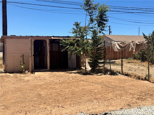 16209 Juniper Street, Hesperia CA: https://media.crmls.org/medias/8303f3c6-0b03-4724-af05-a95be600ed9b.jpg