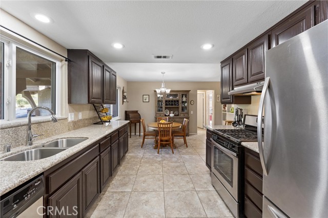 Detail Gallery Image 9 of 45 For 2022 Mirage Way, Corona,  CA 92882 - 3 Beds | 2 Baths