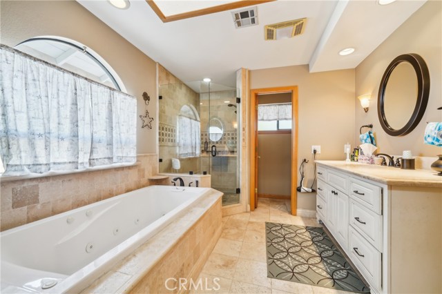 13319 Waco Ln, Apple Valley CA: https://media.crmls.org/medias/8305241f-ab1a-4db1-af33-34d62664a44e.jpg