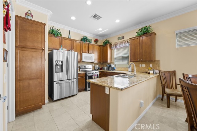 5551 Corte Fiesta, Hemet CA: https://media.crmls.org/medias/83058c05-6b44-4f1d-8386-c2e9efb2fd26.jpg