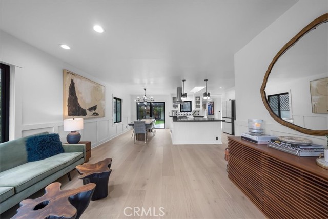 1012 10th Street, Manhattan Beach CA: https://media.crmls.org/medias/8305f8d2-96ae-404d-ba73-b54186440fdb.jpg