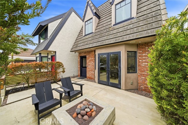 Detail Gallery Image 4 of 47 For 220 Detroit Ave, Huntington Beach,  CA 92648 - 3 Beds | 2/1 Baths