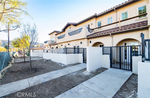 Detail Gallery Image 2 of 43 For 5518 E Los Angeles Ave #3,  Simi Valley,  CA 93063 - 3 Beds | 2/1 Baths