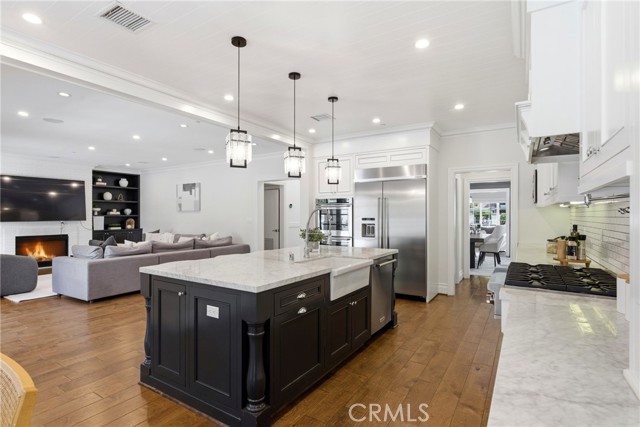 Detail Gallery Image 9 of 37 For 4469 Stern Ave, Sherman Oaks,  CA 91423 - 5 Beds | 5 Baths