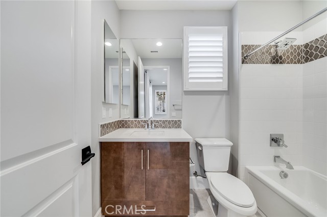 Detail Gallery Image 33 of 45 For 212 Parkwood, Irvine,  CA 92620 - 4 Beds | 4/1 Baths