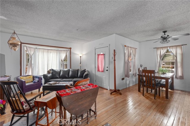 1040 E 67th Street, Long Beach CA: https://media.crmls.org/medias/830865f6-3e47-420f-83a1-cdad6f94a297.jpg