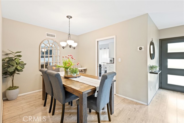 745 N Laurel Avenue, Upland CA: https://media.crmls.org/medias/8308c607-2065-498f-8a1b-ff736b318d74.jpg