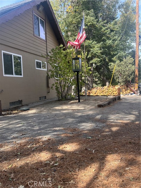 Detail Gallery Image 3 of 21 For 6070 Manzanita Ct, Angelus Oaks,  CA 92305 - 3 Beds | 1 Baths