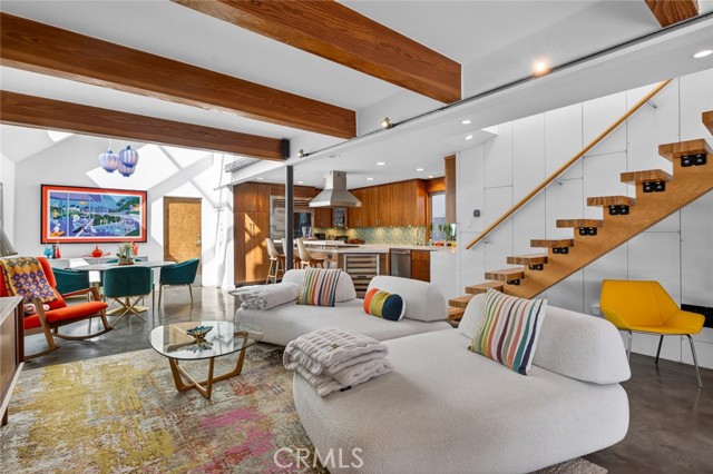 Detail Gallery Image 13 of 62 For 219 Colton, Newport Beach,  CA 92663 - 4 Beds | 3 Baths