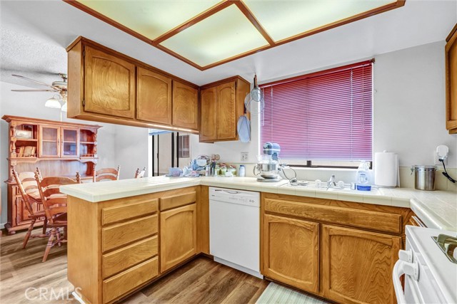19451 Sherman Way, 504 photo 8
