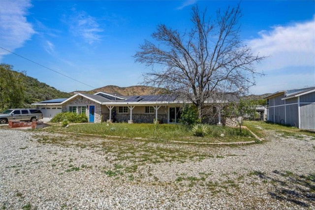 Detail Gallery Image 3 of 30 For 32580 Willow Ln, Agua Dulce,  CA 91390 - 3 Beds | 2/1 Baths