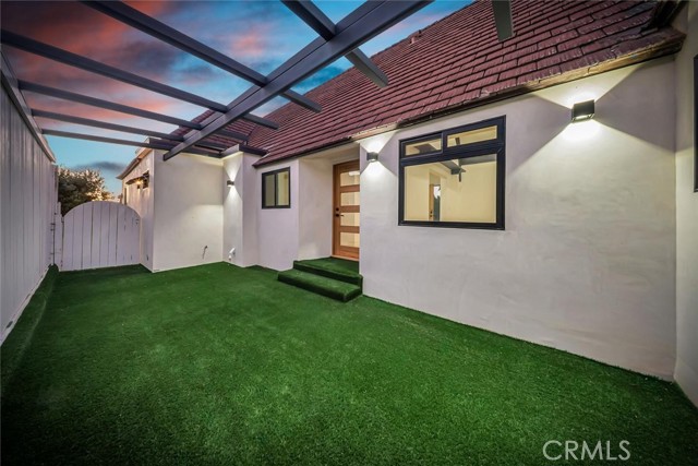 Detail Gallery Image 21 of 72 For 1145 S Longwood, Los Angeles,  CA 90019 - 4 Beds | 3 Baths