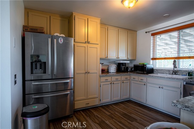 Detail Gallery Image 5 of 25 For 9450 Mango Ave, Hesperia,  CA 92345 - 5 Beds | 3 Baths