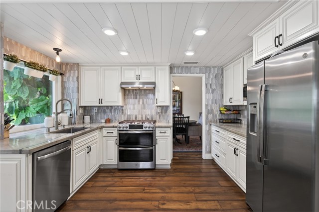 Detail Gallery Image 7 of 22 For 1380 Tanglewood, Corona,  CA 92882 - 4 Beds | 2/1 Baths