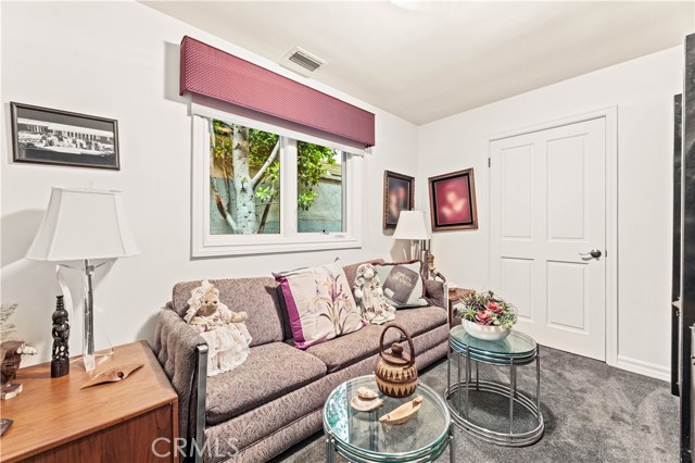 Detail Gallery Image 21 of 46 For 4960 Densmore Ave, Encino,  CA 91436 - 5 Beds | 5/2 Baths