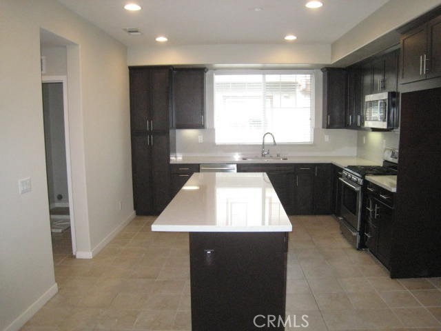 Detail Gallery Image 5 of 22 For 713 S Azusa Ave #C,  Azusa,  CA 91702 - 3 Beds | 3/1 Baths