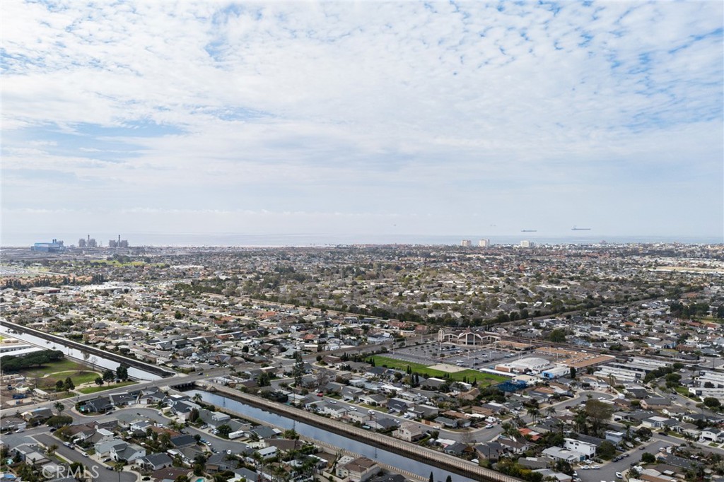 https://media.crmls.org/medias/830c60a4-c67c-460e-a32d-b44ff16bc4aa.jpg?preset=X-Large