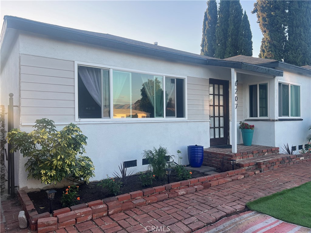 6207 Bakman Avenue, North Hollywood, CA 91606