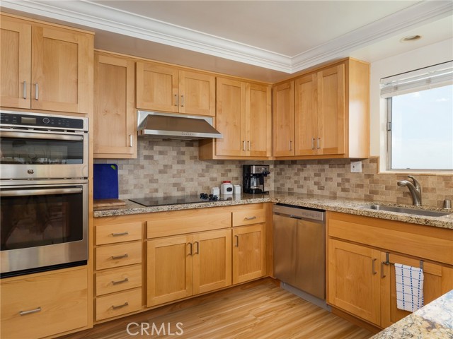 Contemporary kitchen with many practical features and tasteful design.