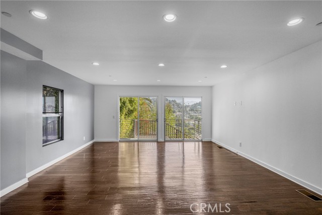 Detail Gallery Image 9 of 41 For 3439 Winslow, Los Angeles,  CA 90026 - 4 Beds | 3 Baths