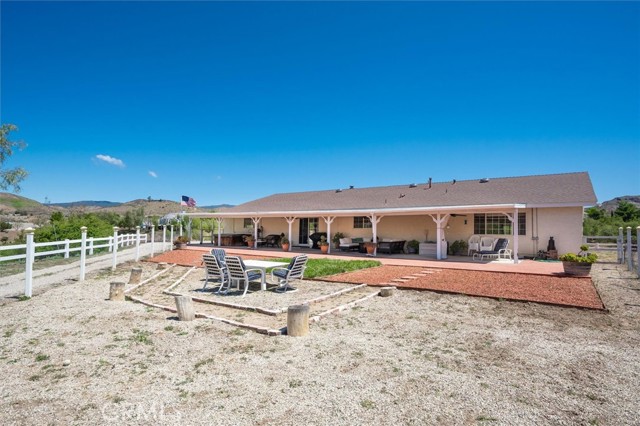 13700 Summit Knoll Road, Agua Dulce CA: https://media.crmls.org/medias/8310fd8e-fe9c-4f14-9ac6-872f30c05974.jpg