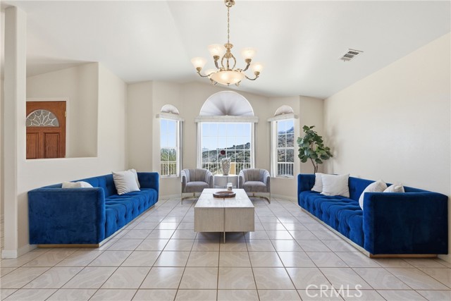 Detail Gallery Image 3 of 26 For 14455 Summit Valley, Hesperia,  CA 92345 - 3 Beds | 2 Baths