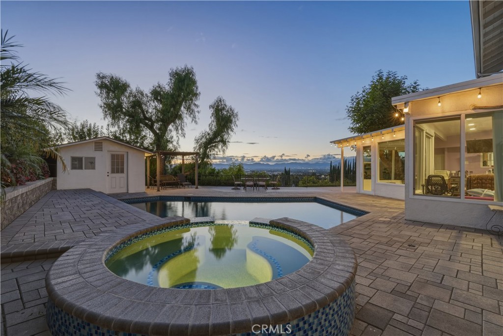 17132 Oak View