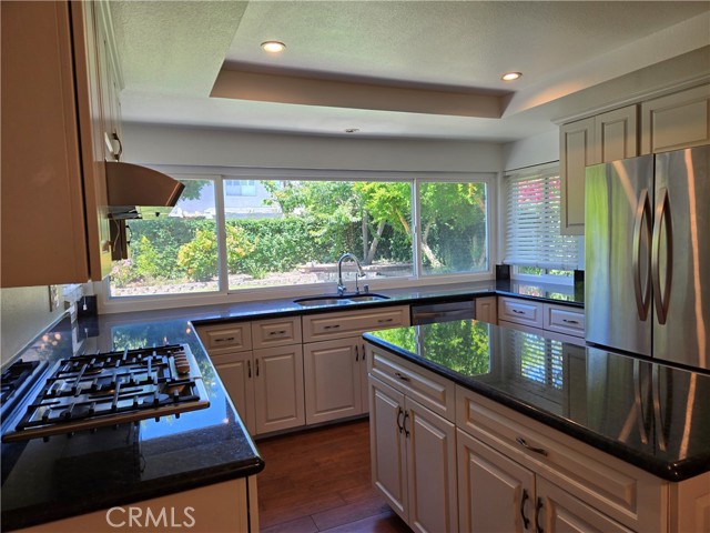 Detail Gallery Image 14 of 37 For 1026 Damascus Cir, Costa Mesa,  CA 92626 - 5 Beds | 3 Baths
