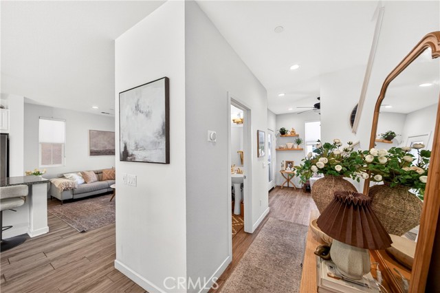 Detail Gallery Image 5 of 23 For 390 N Bellarose Way, Anaheim,  CA 92805 - 3 Beds | 2/1 Baths