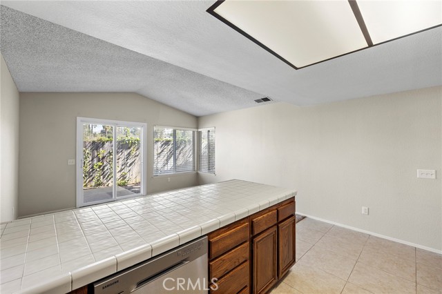 Detail Gallery Image 18 of 44 For 5050 Canyon Crest #7,  Riverside,  CA 92507 - 2 Beds | 2 Baths