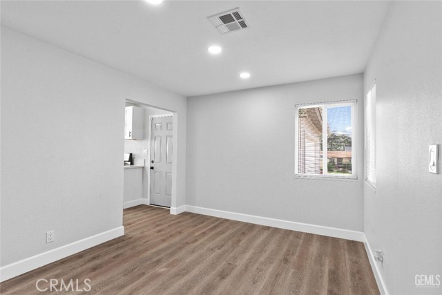 Detail Gallery Image 9 of 28 For 3013 Arnold St, Bakersfield,  CA 93305 - 3 Beds | 2 Baths