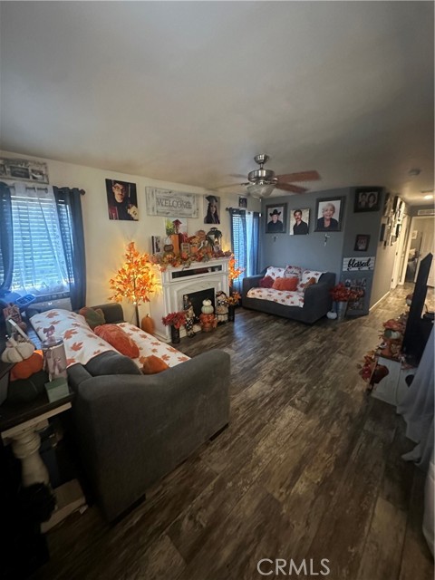 12700 Elliott Avenue, El Monte CA: https://media.crmls.org/medias/83155868-0eff-4fb7-bc9a-40c399d56c82.jpg