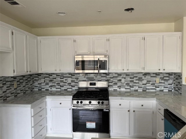 33432 Winston Way, Temecula CA: https://media.crmls.org/medias/831571b3-1203-42cc-888a-a308ba53dd45.jpg