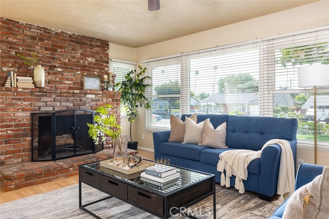 Detail Gallery Image 6 of 26 For 951 E Dalton Ave, Glendora,  CA 91741 - 3 Beds | 2 Baths