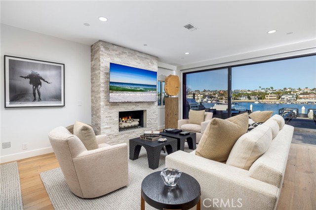 Detail Gallery Image 15 of 63 For 704 via Lido Nord, Newport Beach,  CA 92663 - 4 Beds | 4/1 Baths