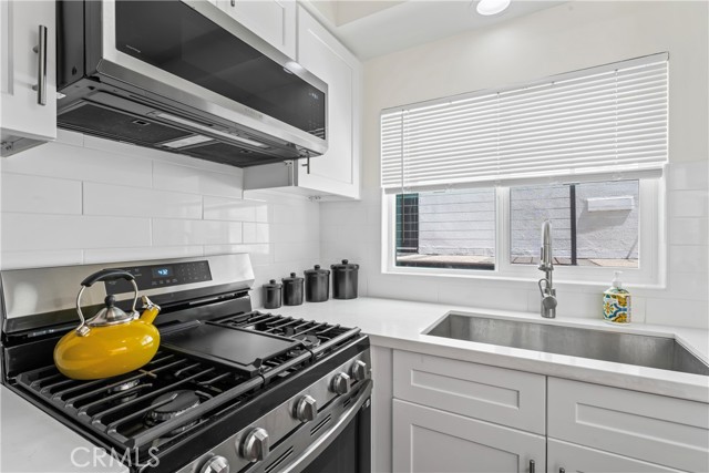 Detail Gallery Image 12 of 42 For 2820 Oak Point Dr, Los Angeles,  CA 90068 - 2 Beds | 1/1 Baths