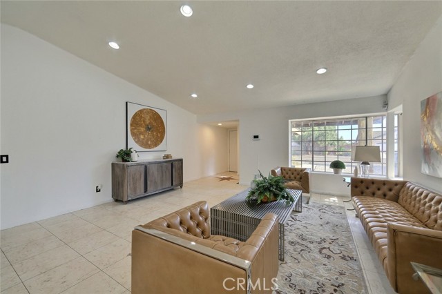 Detail Gallery Image 7 of 27 For 25252 Delphinium Ave, Moreno Valley,  CA 92553 - 4 Beds | 2 Baths