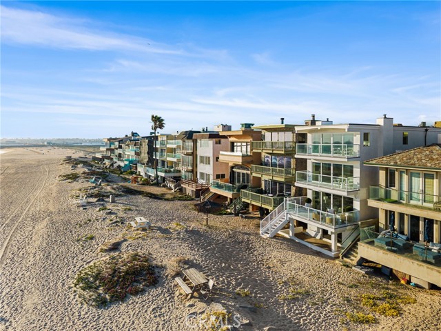 105 A Surfside Avenue, Surfside CA: https://media.crmls.org/medias/83181c88-cae8-4638-8a23-c88decf17b65.jpg