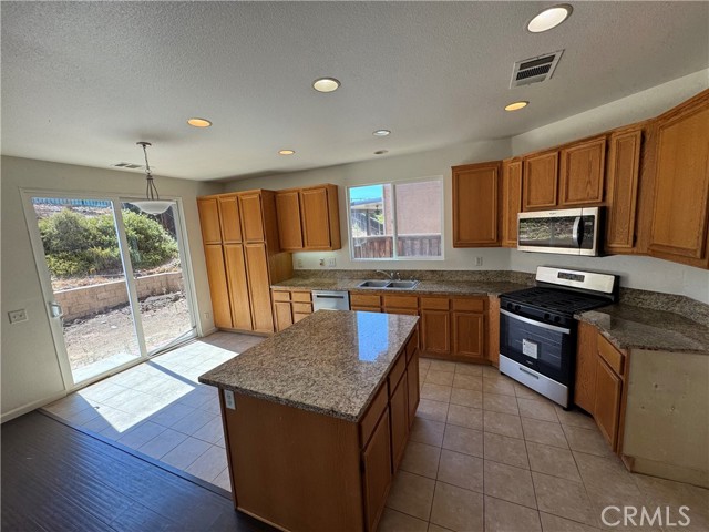 Detail Gallery Image 8 of 23 For 31973 Browning St, Murrieta,  CA 92563 - 4 Beds | 2/1 Baths