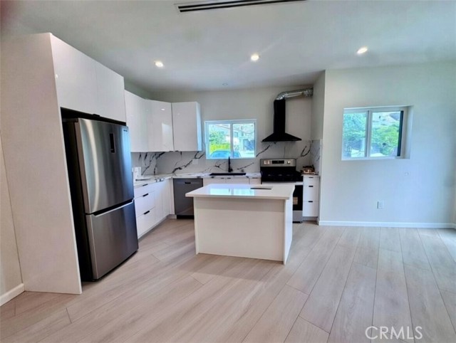 Detail Gallery Image 4 of 10 For 10787 Las Lunitas Ave, Tujunga,  CA 91042 - 2 Beds | 2 Baths